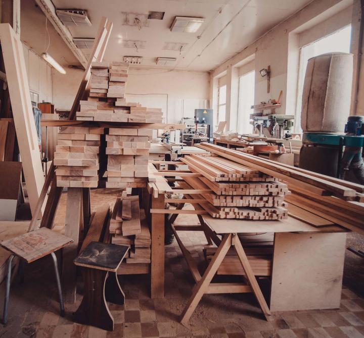 Je fabrique des meubles de salle de bains et de cuisine.